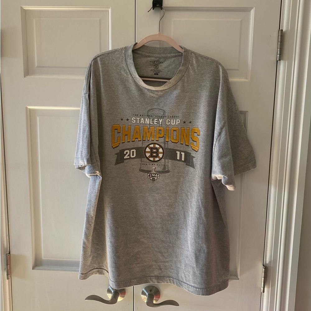 Boston Bruins Men’s 2XL 2011 Stanley Cup Champion tee shirt